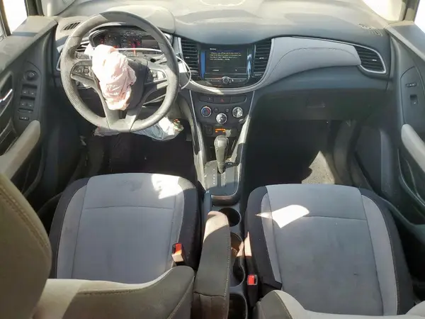 3GNCJKSB4KL330743 2019 CHEVROLET TRAX - Image 8