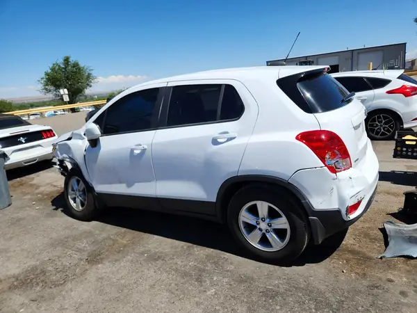 3GNCJKSB4KL349051 2019 CHEVROLET TRAX - Image 2