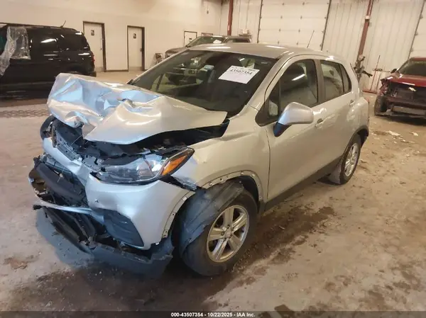 3GNCJKSB4KL355836 2019 CHEVROLET TRAX - Image 2
