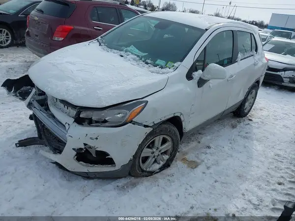 3GNCJKSB4KL366416 2019 CHEVROLET TRAX - Image 2