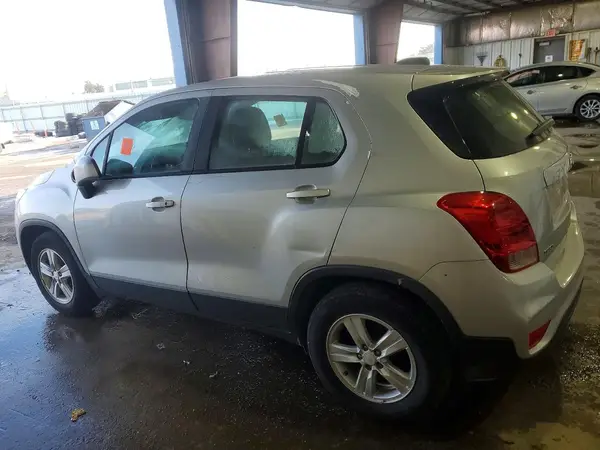 3GNCJKSB4KL377156 2019 CHEVROLET TRAX - Image 2