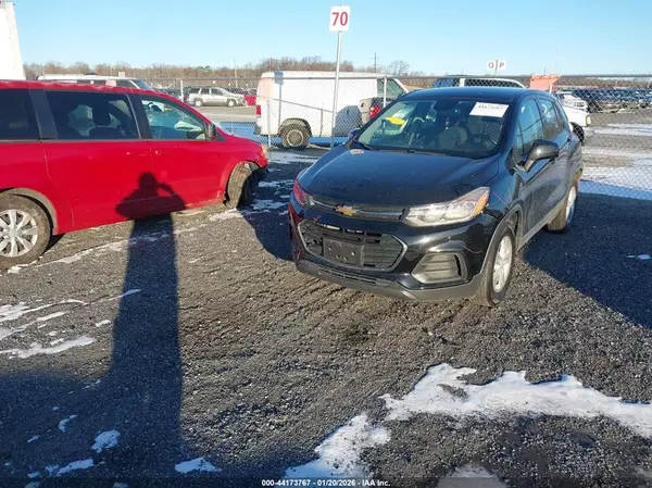 3GNCJKSB4KL381773 2019 CHEVROLET TRAX - Image 2