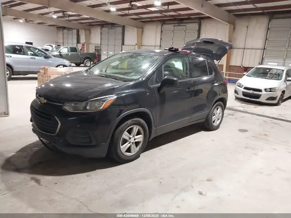3GNCJKSB4KL383281 2019 CHEVROLET TRAX - Image 2