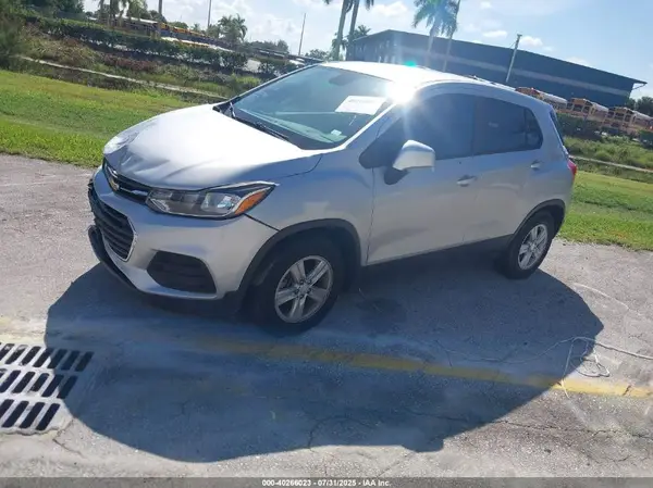 3GNCJKSB4KL387797 2019 CHEVROLET TRAX - Image 2