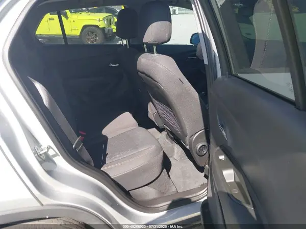 3GNCJKSB4KL387797 2019 CHEVROLET TRAX - Image 8