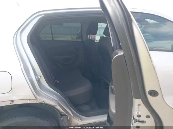 3GNCJKSB4KL389193 2019 CHEVROLET TRAX - Image 8