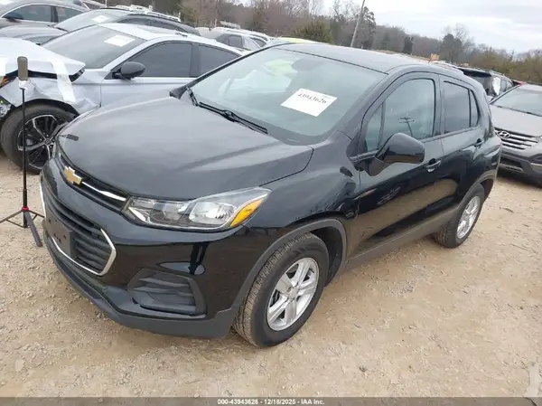 3GNCJKSB4KL390666 2019 CHEVROLET TRAX - Image 2