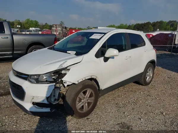 3GNCJKSB4KL398122 2019 CHEVROLET TRAX - Image 2