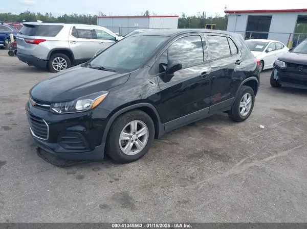 3GNCJKSB4LL132925 2020 CHEVROLET TRAX - Image 2