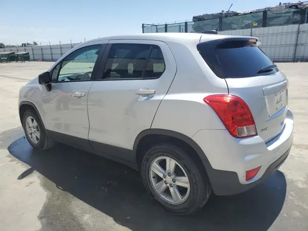 3GNCJKSB4LL135646 2020 CHEVROLET TRAX - Image 2