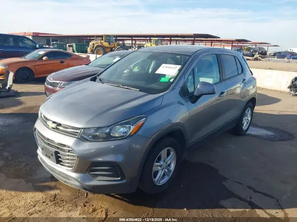 3GNCJKSB4LL140135 2020 CHEVROLET TRAX - Image 2