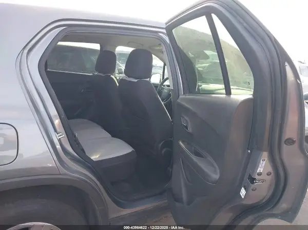 3GNCJKSB4LL140135 2020 CHEVROLET TRAX - Image 8