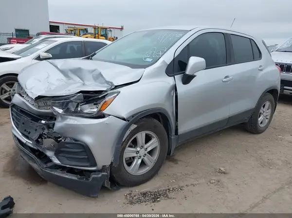 3GNCJKSB4LL151751 2020 CHEVROLET TRAX - Image 2