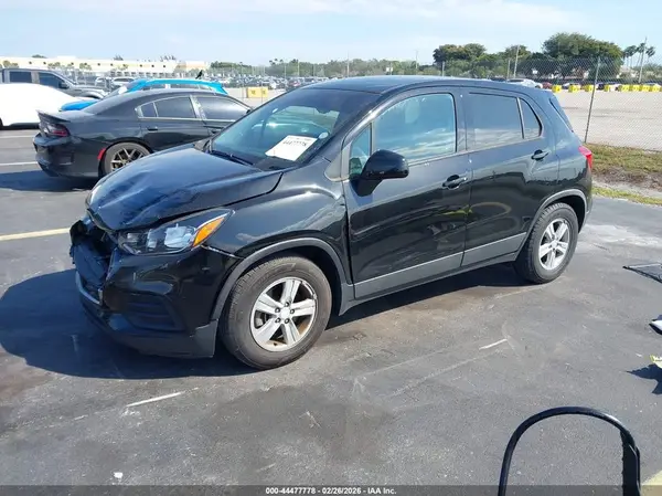 3GNCJKSB4LL172258 2020 CHEVROLET TRAX - Image 2