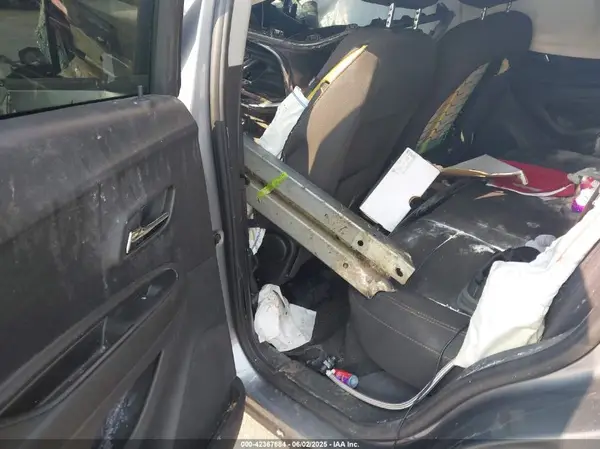 3GNCJKSB4LL176021 2020 CHEVROLET TRAX - Image 8