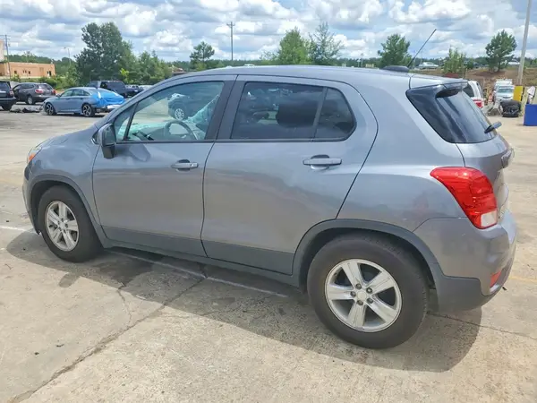 3GNCJKSB4LL185673 2020 CHEVROLET TRAX - Image 2