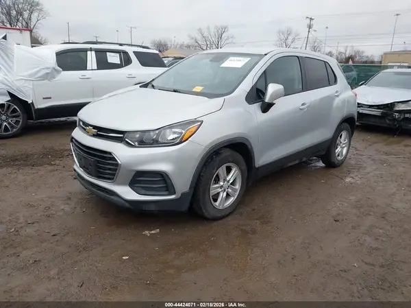 3GNCJKSB4LL195717 2020 CHEVROLET TRAX - Image 2