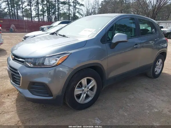 3GNCJKSB4LL207610 2020 CHEVROLET TRAX - Image 2