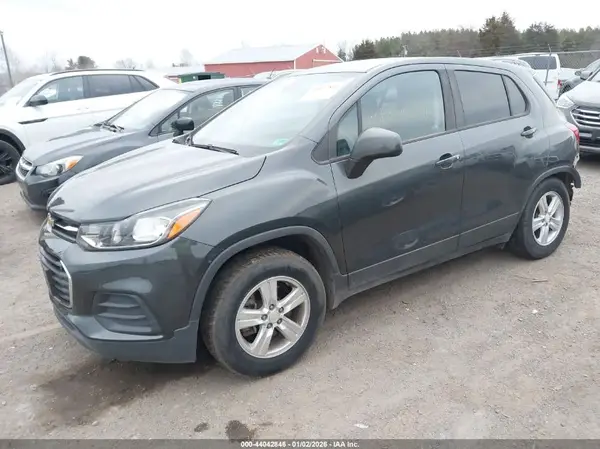 3GNCJKSB4LL215691 2020 CHEVROLET TRAX - Image 2