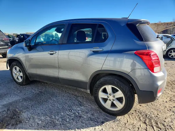 3GNCJKSB4LL220082 2020 CHEVROLET TRAX - Image 2