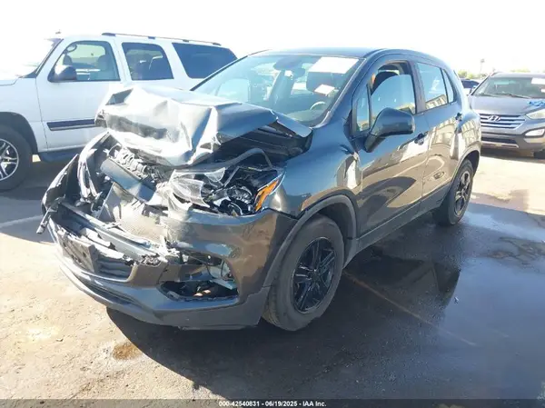 3GNCJKSB4LL220258 2020 CHEVROLET TRAX - Image 2