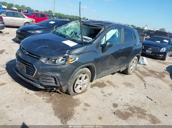 3GNCJKSB4LL231860 2020 CHEVROLET TRAX - Image 2