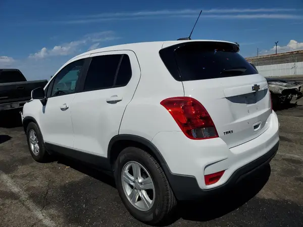 3GNCJKSB4LL242065 2020 CHEVROLET TRAX - Image 2