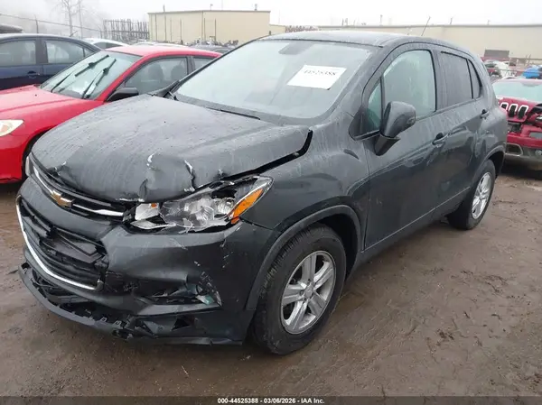 3GNCJKSB4LL244947 2020 CHEVROLET TRAX - Image 2