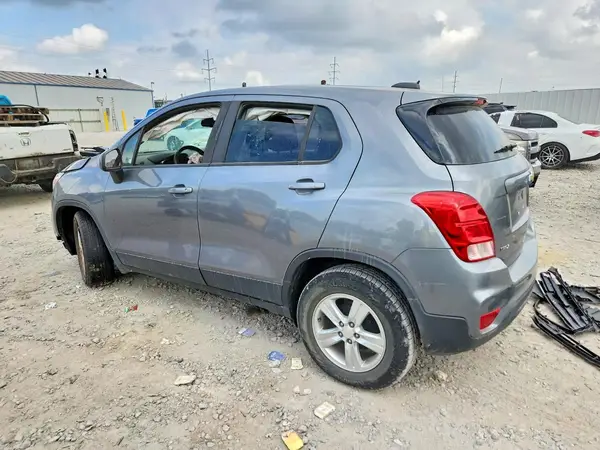 3GNCJKSB4LL277236 2020 CHEVROLET TRAX - Image 2
