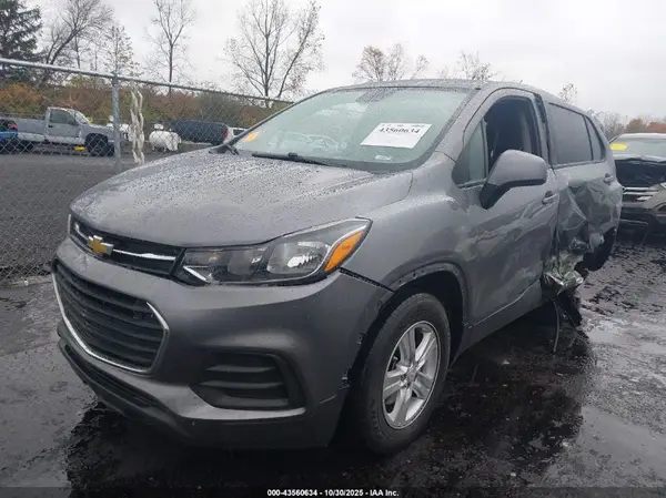 3GNCJKSB4LL277351 2020 CHEVROLET TRAX - Image 2