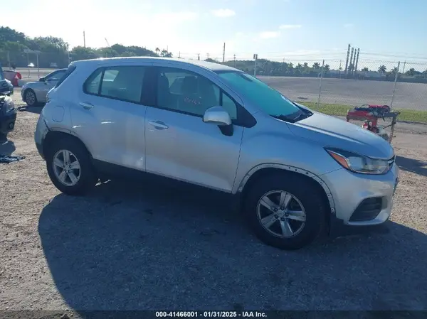 3GNCJKSB4LL286096 2020 CHEVROLET TRAX - Image 1