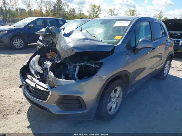 3GNCJKSB4LL298412 2020 CHEVROLET TRAX - Image 2