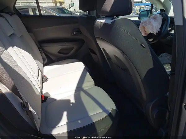3GNCJKSB4LL298460 2020 CHEVROLET TRAX - Image 8