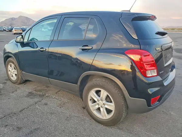 3GNCJKSB4LL298586 2020 CHEVROLET TRAX - Image 2