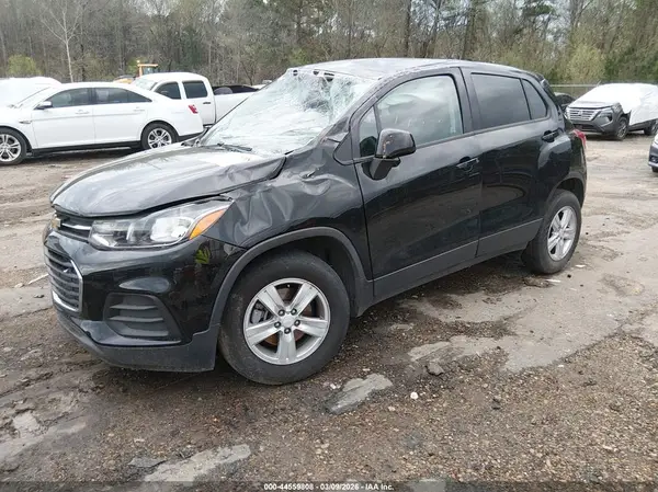 3GNCJKSB4LL300448 2020 CHEVROLET TRAX - Image 2