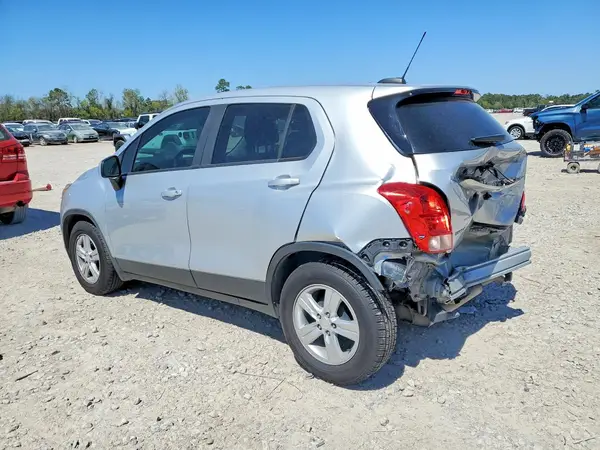 3GNCJKSB4LL322823 2020 CHEVROLET TRAX - Image 2