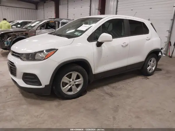 3GNCJKSB4LL324782 2020 CHEVROLET TRAX - Image 2