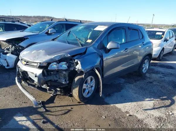 3GNCJKSB4LL339539 2020 CHEVROLET TRAX - Image 2