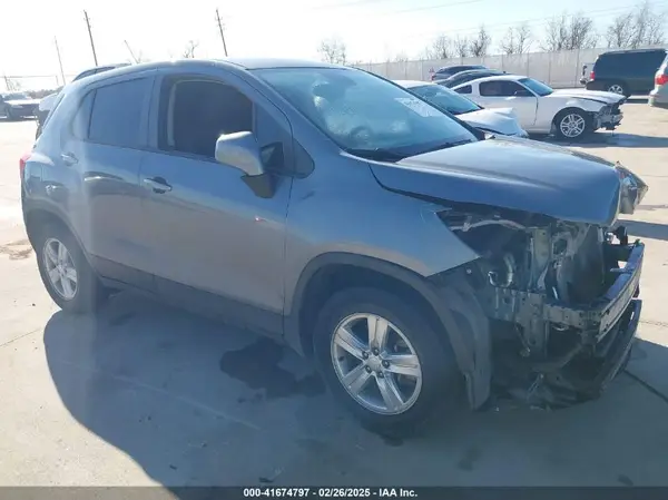3GNCJKSB4LL341579 2020 CHEVROLET TRAX - Image 1
