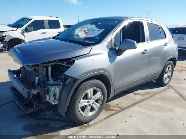 3GNCJKSB4LL341579 2020 CHEVROLET TRAX - Image 2