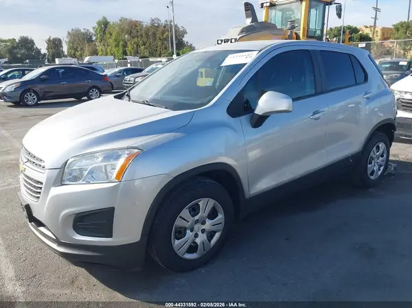 3GNCJKSB5GL247166 2016 CHEVROLET TRAX - Image 2