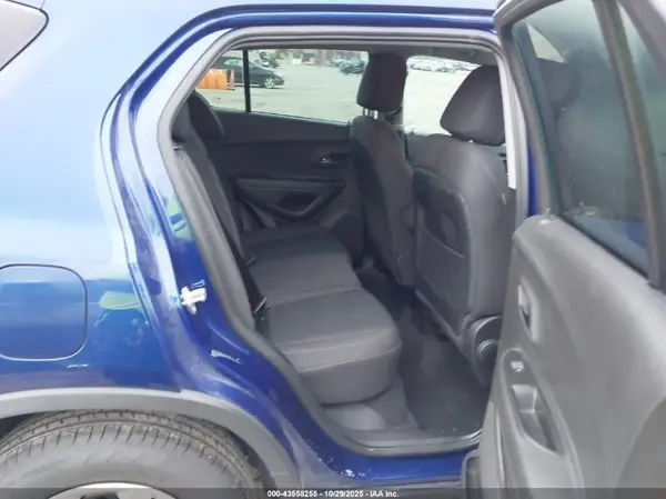 3GNCJKSB5HL131886 2017 CHEVROLET TRAX - Image 8