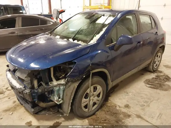 3GNCJKSB5HL171305 2017 CHEVROLET TRAX - Image 2