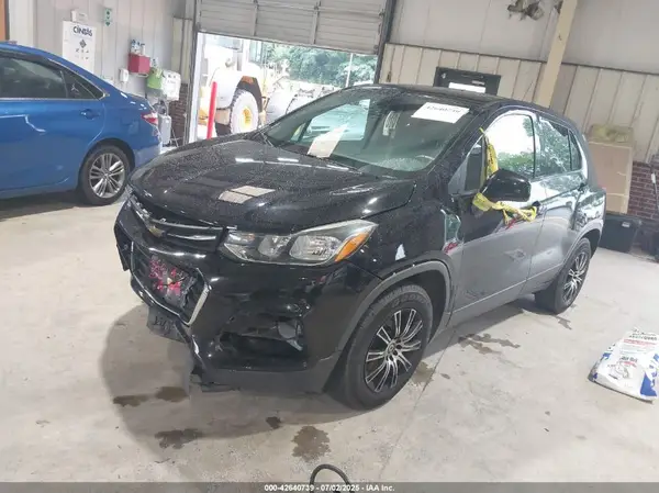 3GNCJKSB5HL207493 2017 CHEVROLET TRAX - Image 2