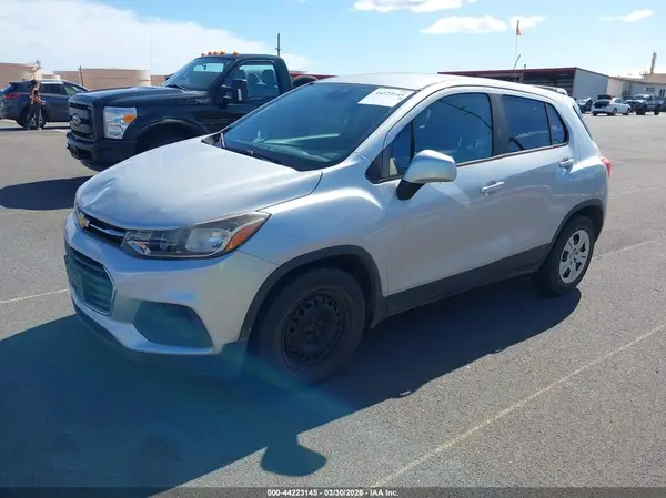 3GNCJKSB5HL272263 2017 CHEVROLET TRAX - Image 2