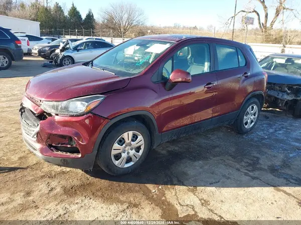 3GNCJKSB5HL273607 2017 CHEVROLET TRAX - Image 2