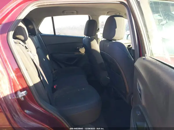 3GNCJKSB5HL273607 2017 CHEVROLET TRAX - Image 8