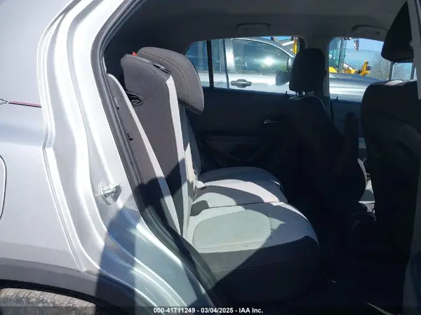 3GNCJKSB5HL284171 2017 CHEVROLET TRAX - Image 8