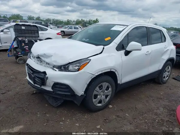 3GNCJKSB5HL288303 2017 CHEVROLET TRAX - Image 2