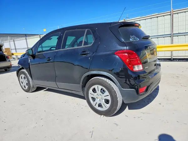 3GNCJKSB5JL155854 2018 CHEVROLET TRAX - Image 2